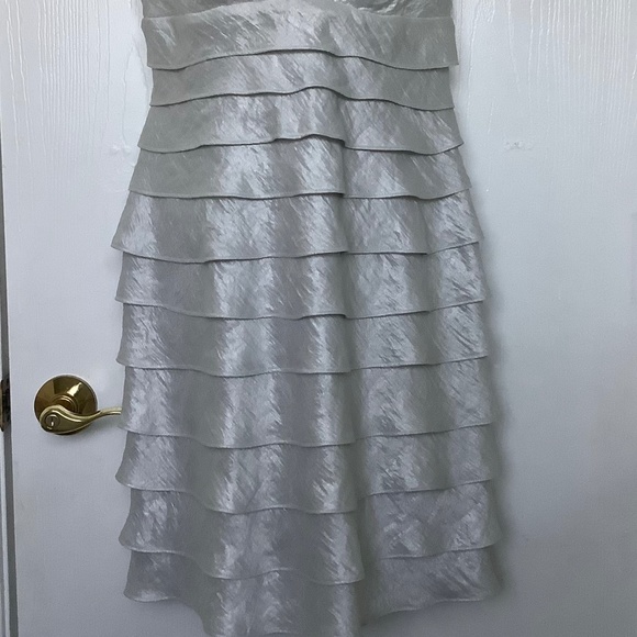 London Times Petites Silver Tiered Formal Cocktail Dress - Picture 3 of 6